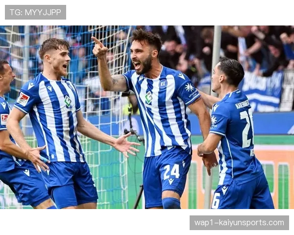 云积克双响闪耀赛场 卡尔斯鲁厄客场大胜菲尔特展现强劲实力