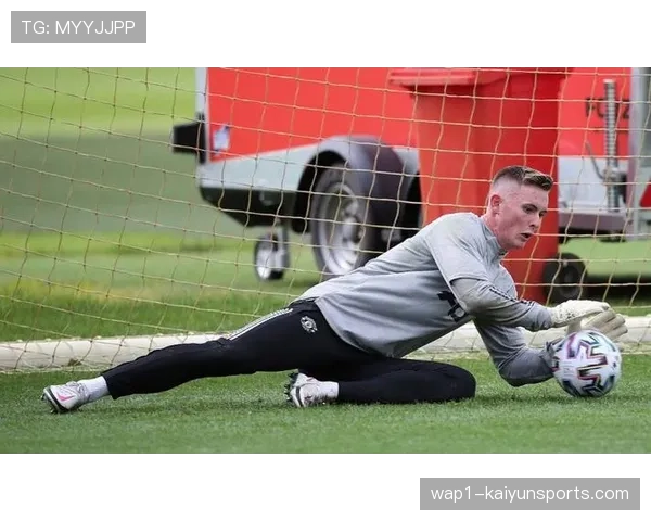 迪恩亨德森扑点建功，生涯第五次英超赛场化解十二码威胁